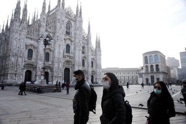 خبرنگاران تکذیب شد: ریختن پول توسط مردم ایتالیا در خیابان