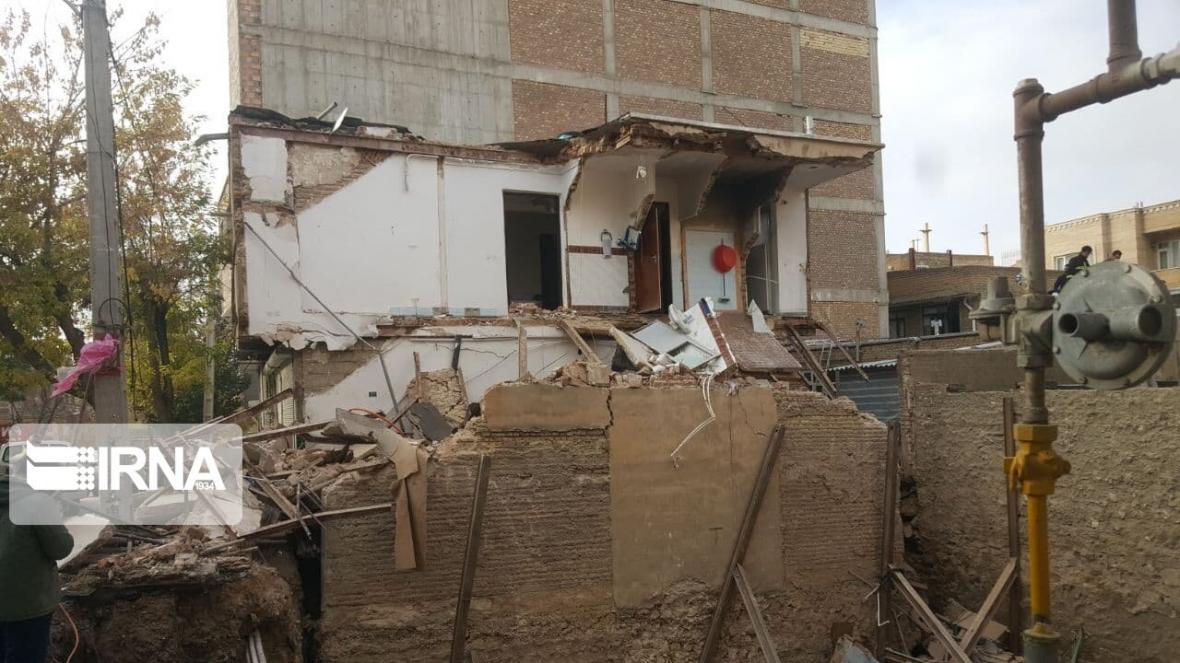 خبرنگاران ساختمان مسکونی بر اثر گودبرداری ناایمن در بوکان خبرنگاران ساختمان مسکونی بر اثر گودبرداری ناایمن در بوکان تخریب شد