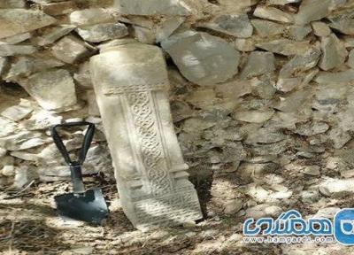 کشف یک قطعه سنگ نگاره تاریخی در شهرستان نائین