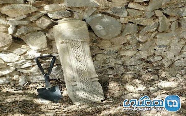 کشف یک قطعه سنگ نگاره تاریخی در شهرستان نائین