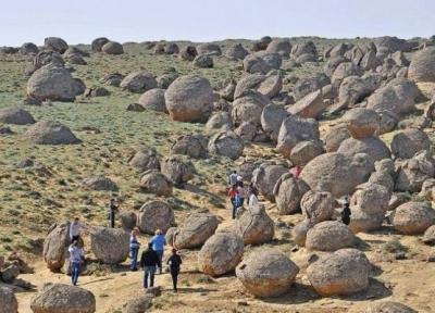 آشنایی با دره توپ های سنگی در قزاقستان