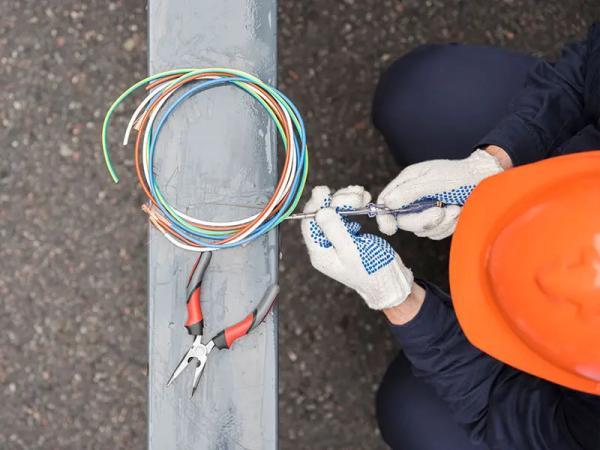 آیا تلفن ثابت مشترکان پس از کابل کشی فیبر نوری مخابرات تغییر می نماید؟