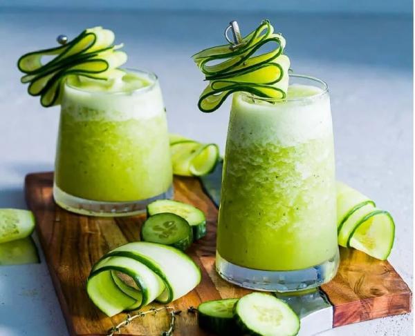 طرز تهیه اسموتی خیار و نعناع؛ نوشیدنی خنک و رژیمی تابستانی